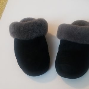 Eddie Bauer Womans Shearling Scuff Slippers